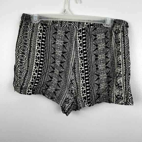 American Eagle Women's Sz M Black and White Draw String Lightweight Shorts - Picture 2 of 4